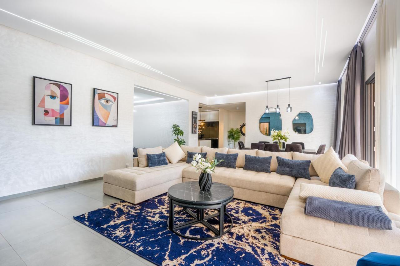 Villa De Luxe – 4 Suites Master – Piscine et Jardin Privatifs