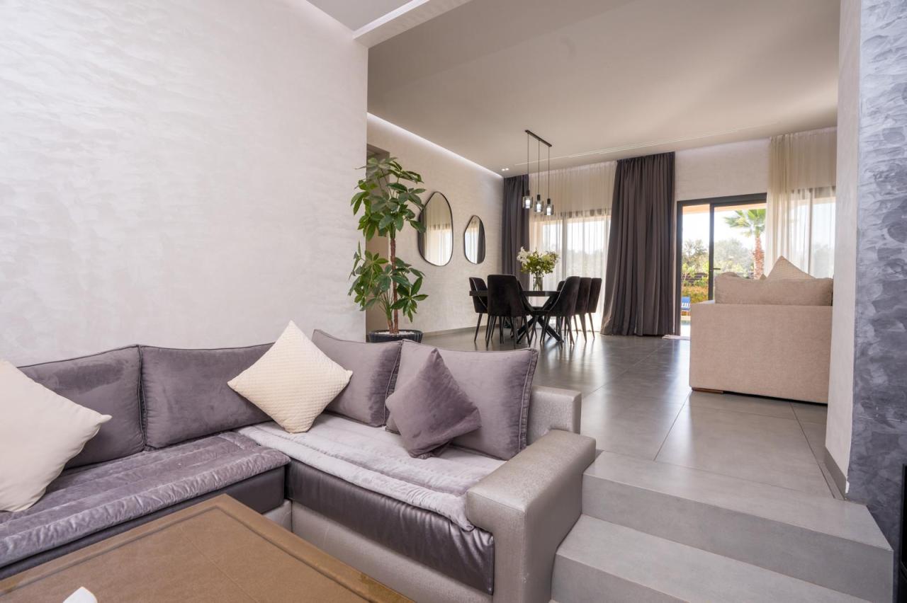 Villa De Luxe – 4 Suites Master – Piscine et Jardin Privatifs