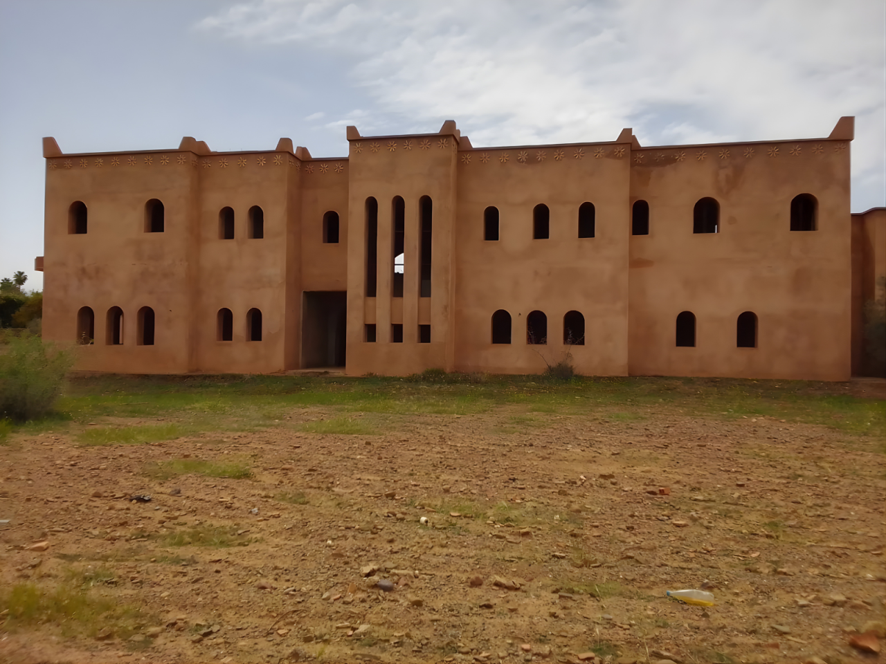 Villa d’Hôtes semi-finie sur 1 Hectare – Route de l’Ourika