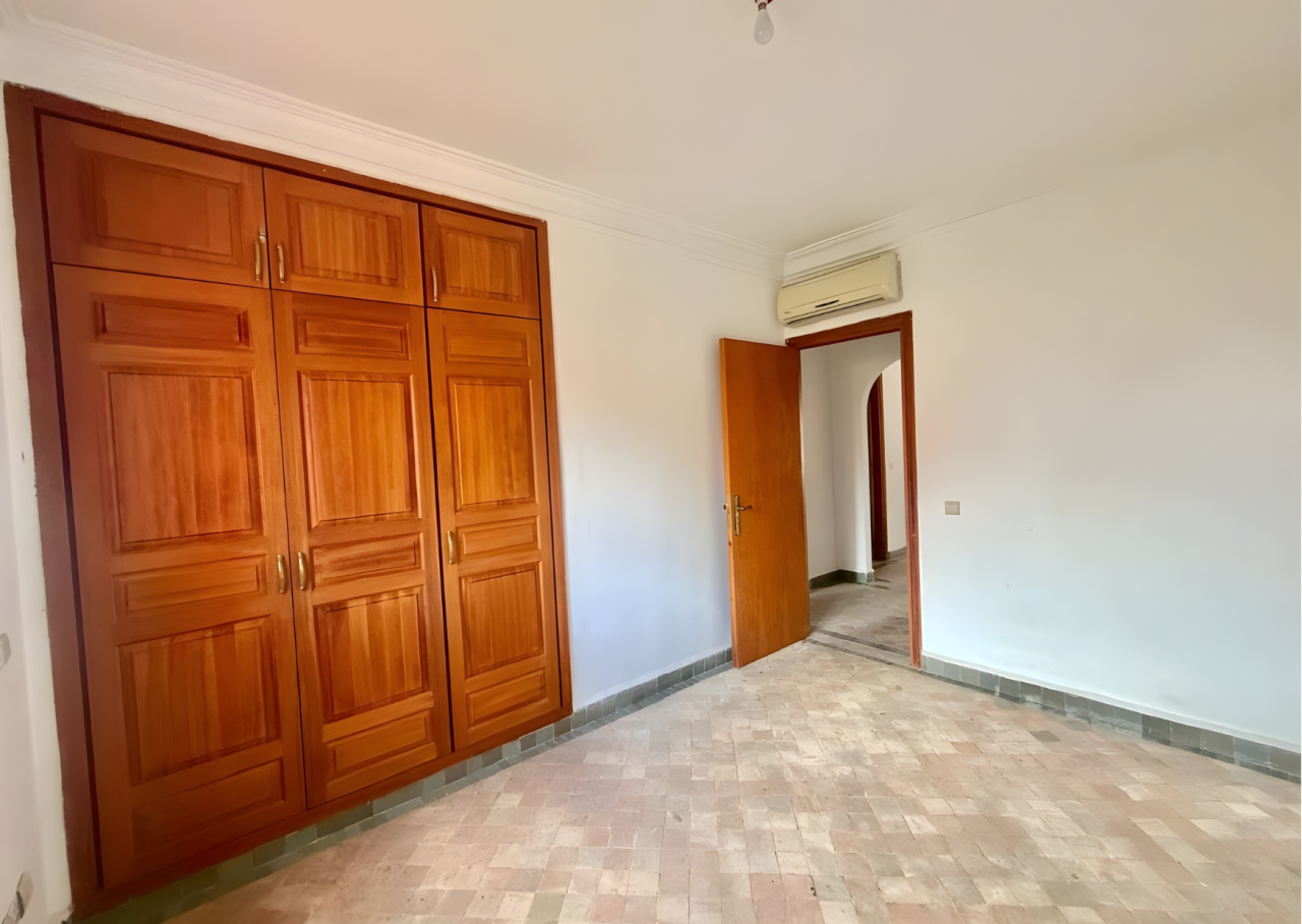 Villa Familiale avec Cheminée – Quartier Calme et Sécurisé