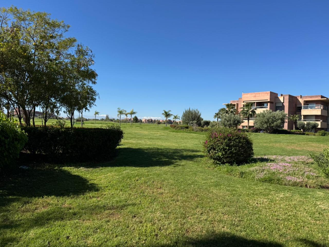 Rez-de-Jardin Meublé raffiné à louer Prestigia opale