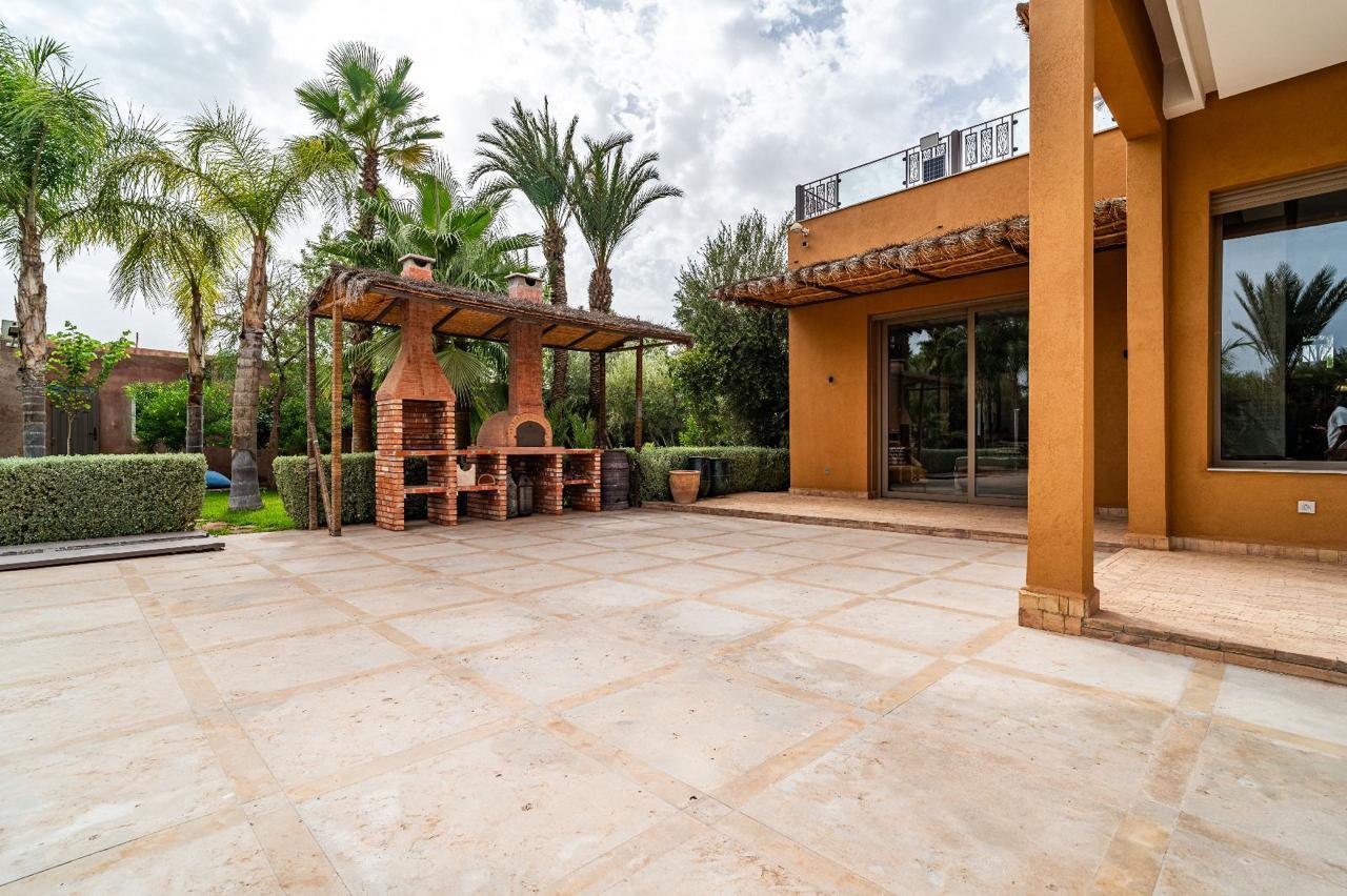 Villa Ferme de Luxe à Vendre – Route de Fès