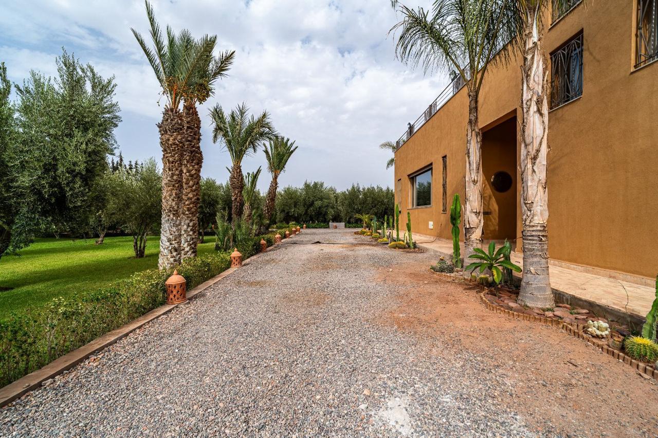 Villa Ferme de Luxe à Vendre – Route de Fès