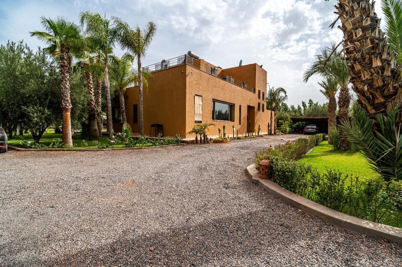 Villa Ferme de Luxe à Vendre – Route de Fès