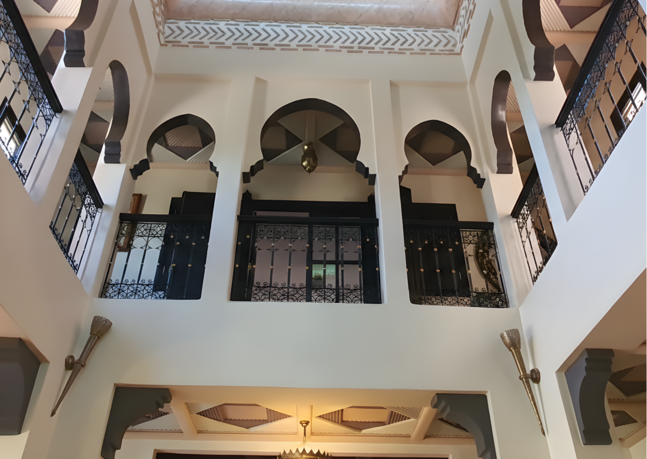 Villa Riad de Charme en Résidence Sécurisée – Route de Fès