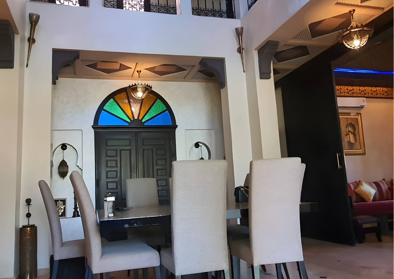 Villa Riad de Charme en Résidence Sécurisée – Route de Fès