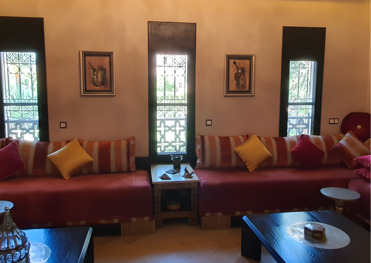 Villa Riad de Charme en Résidence Sécurisée – Route de Fès