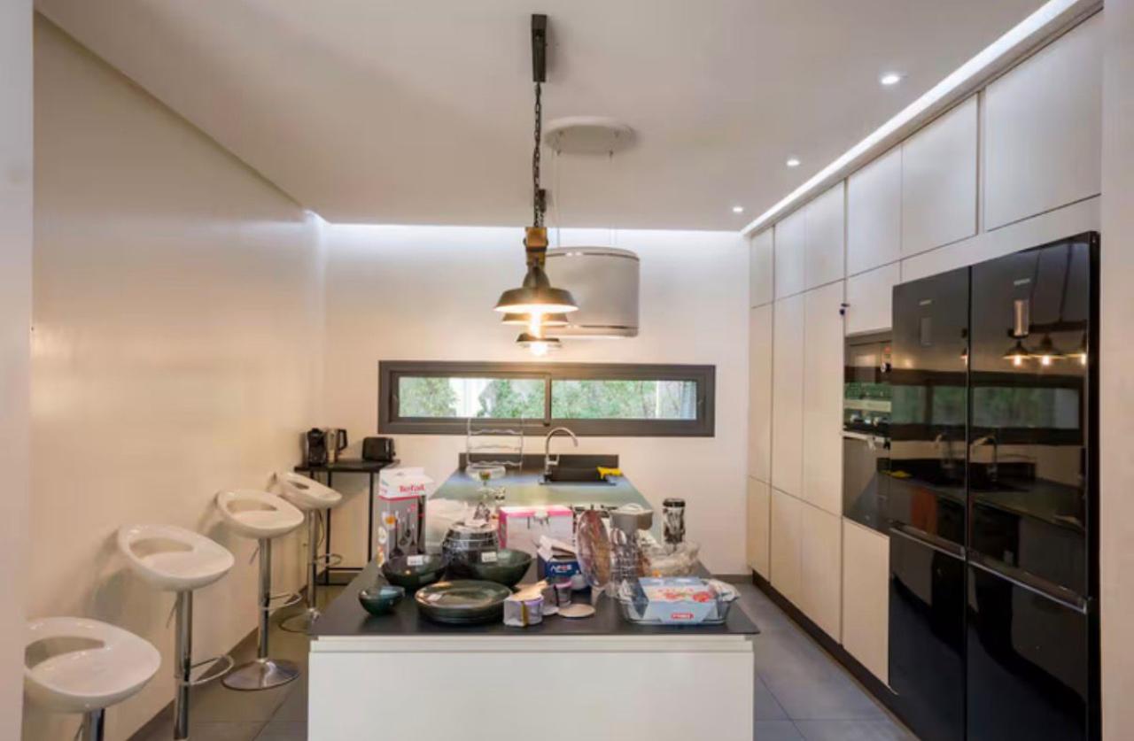 Villa De Luxe – 4 Suites Master – Piscine et Jardin Privatifs