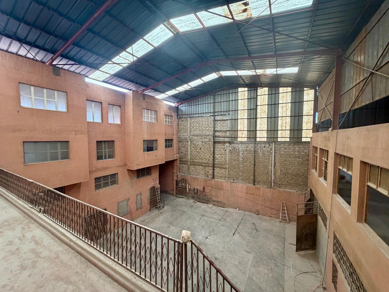 Usine avec schowroom a vendre Quartier Industriel