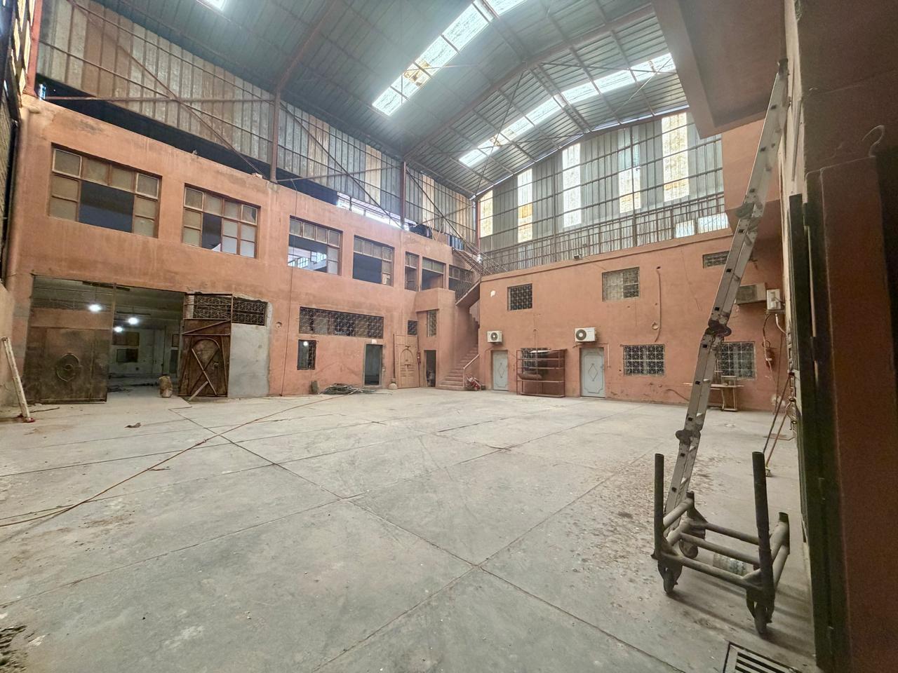 Usine avec schowroom a vendre Quartier Industriel