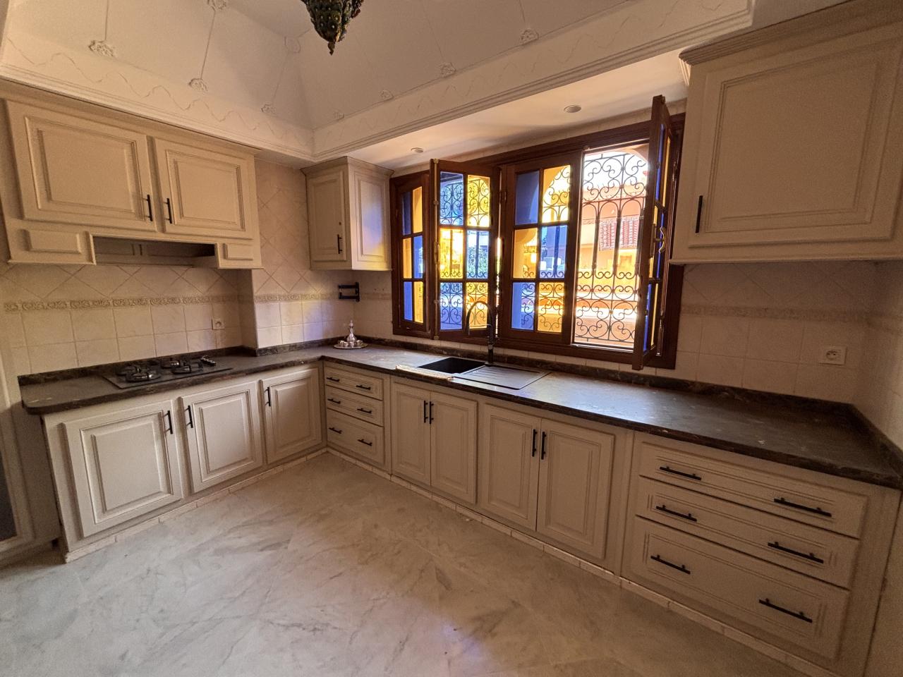 Villa 6 chambres à louer à Targa
