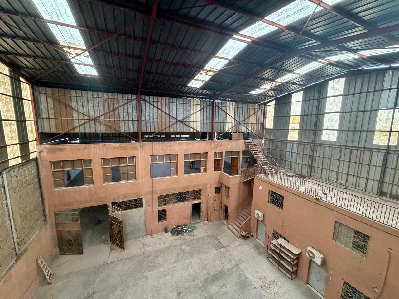 Usine avec schowroom a vendre Quartier Industriel