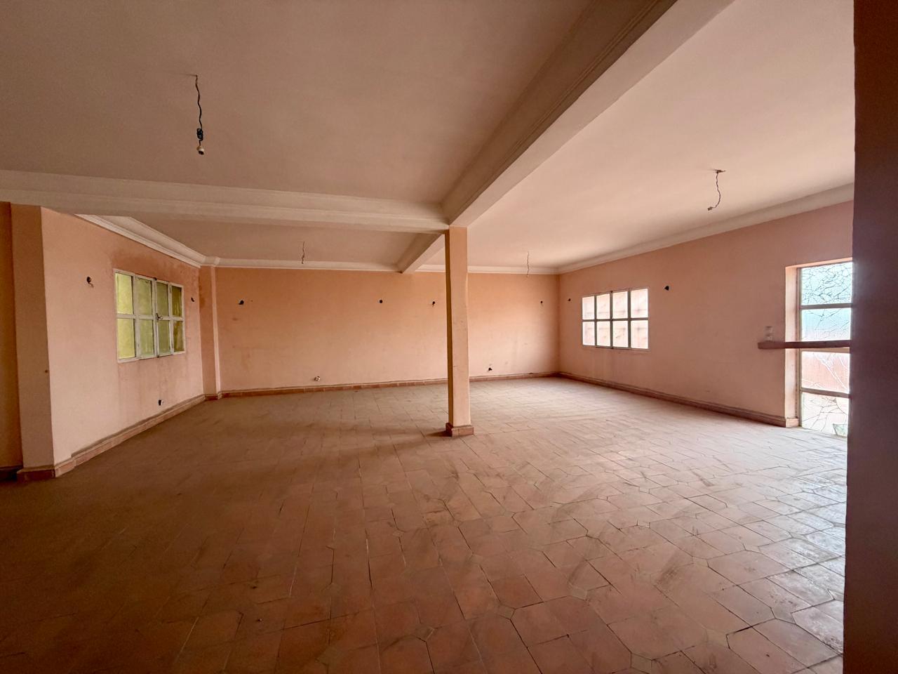 Usine avec schowroom a vendre Quartier Industriel