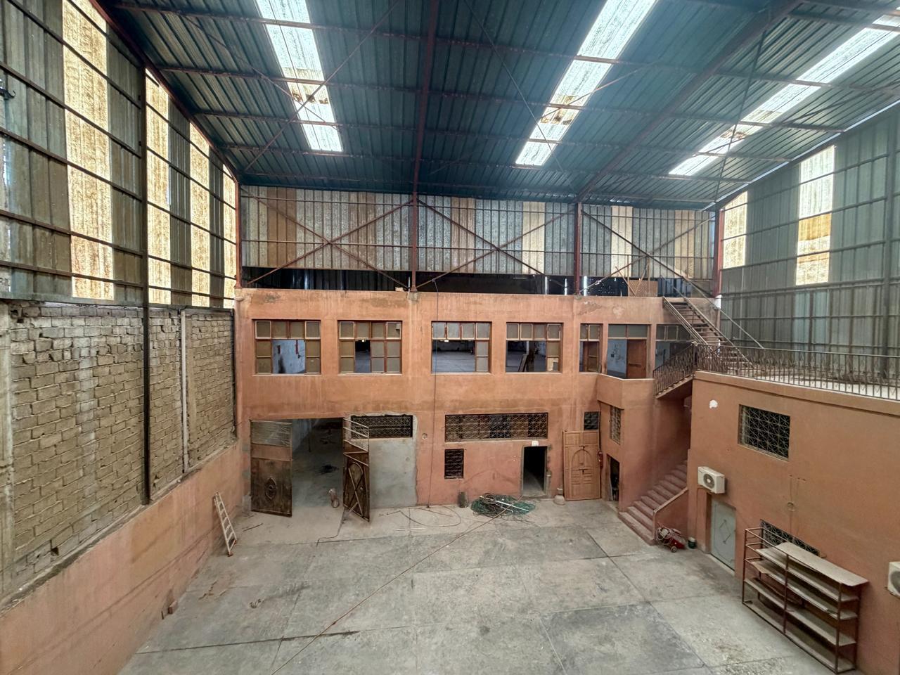 Usine avec schowroom a vendre Quartier Industriel